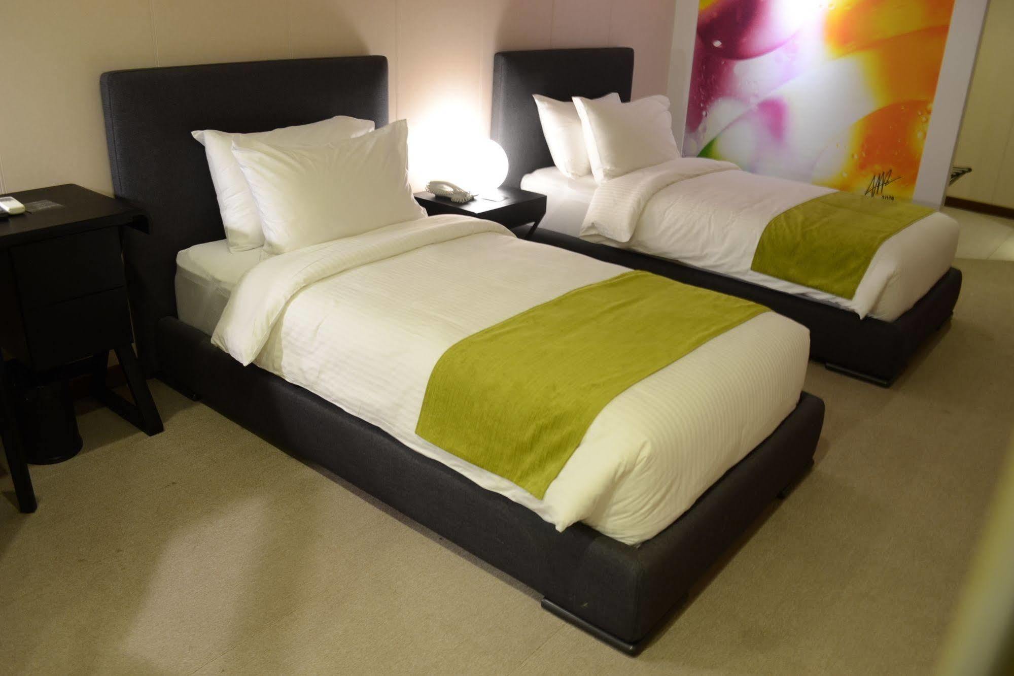 Green Sun Hotel San Pedro Makati Eksteriør billede